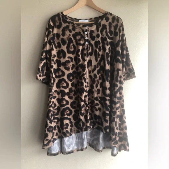 New Amaryllis Apparel Women's Shirt Brown XL Henley Hi Low Tunic Leopard Design - Picture 8 of 15
